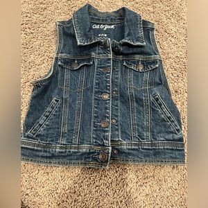 Girls Cat and Jack jean vest size medium 7/8